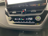オートエアコンは温度を設定するだけで、自動で風量などを設定してくれます。運転しながら操作も必要ないので、安全性も向上します。