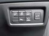 【安全装備も充実】車線逸脱警報システム。バック時の障害物を検知し知らせるパーキングセンサー付きです。