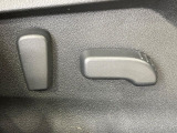 【パワーシート】スイッチ一つで簡単にシートの微調整が可能!電動だから力もいりません!快適なシートポジションにセットして、快適なドライブをお楽しみください。