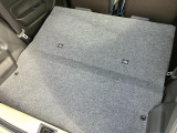 後席を倒せば巨大な荷室へ早変わり♪