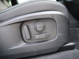 ◆パワーシート『電動パワーシートですので運転中のシート調節も安全に行えます。微調整も可能ですのであなただけのドライビングポジションを実現します。』