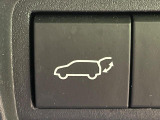 【パワーバックドア】スマートキーや運転席のボタンを押すだけでリアゲートが自動で開閉します!荷物を持っている時や、高い位置にあるバックドアを閉める際に便利な機能です♪