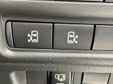 乗り降りに便利な両側オートスライドドアを装備しております。