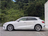 常時150台在庫の輸入車専門大型展示場。展示場に無いお車も全国より、お探しします。
