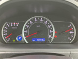 視認性の高いメーター類で、走行状況を的確に把握できます。運転に必要な情報を一目で確認でき、安全運転に貢献します。