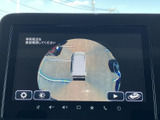 後方の状況を鮮明に映し出し、安全な駐車をサポート。狭い駐車場でもスムーズに駐車できます。運転に自信がない方にもおすすめです。