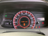 視認性の高いメーター類で運転状況を把握しやすく、運転席をスタイリッシュに演出します。
