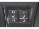 運転席と助手席にシートヒーターが付いています。