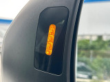 【リヤビークルディティクション】走行中、ドアミラーの死角になりやすい箇所に後続車が接近するとサイドミラー付近に警告を表示、ドライバーに注意喚起と、万一の際はハンドル操作をアシストをします。
