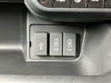 駐車時の安全性を高めるバックモニター。狭い場所でも、後方確認がしやすくなり、スムーズな駐車をサポートします。