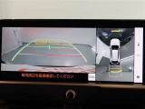 パノラミックビューモニター付きです。車両を上から見たような映像をモニター画面に表示。運転席からの目視では見にくい、車両周辺の状況をリアルタイムでしっかり確認できます。