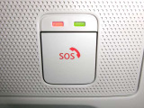 SOSコールは急病時やあおり運転被害などの危険を感じた時スイッチを押すと専門のオペレータに繋がって警察や消防への連携をサポートしてくれます。万が一の事故発生時にはエアバッグ展開と連動して自動通報します。