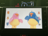 停車中には、TVや動画コンテンツを楽しめます。長距離移動の休憩時などに、リラックスした時間を過ごせるでしょう。家族でのドライブにも最適です。