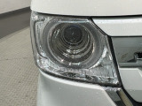 LEDヘッドライトは、点灯の瞬間から最大光量を発揮し、突然暗くなるトンネルなどでの安定感を高めます。