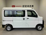 車両右側面からの写真になります。車をご覧になりたい時はお気軽に最寄りの店舗へご相談下さい。
