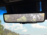 【デジタルインナーミラー】後席の大きな荷物や同乗者で後方が確認しづらい時でも安心!カメラが撮影した車両後方の映像をルームミラー内に表示。クリアな視界で状況の確認が可能です!