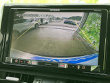後方確認をサポートするモニターで、安全な運転を支援。駐車時や狭い道での運転も、より安心して行えます。視認性の高い画面も特徴です。