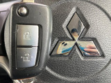 【キーレス】少し離れた場所からでもボタン一つでドアの開錠・施錠ができるのでとっても便利!ドアの鍵穴周りに傷をつけることもありません♪
