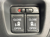 【両側パワースライドドア】スマートキーや運転席のスイッチで後席両側スライドドアの開閉が可能♪電動だから力を入れてドアを開ける必要が無く、小さなお子様でも簡単に開け閉めでき快適です♪