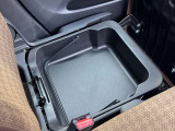 助手席アンダーBOX付です!収納スペースも盛りだくさん!