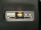 ハンドルの左下にETC2.0がついています。高速道路の料金所の通過も楽々です!。 カードの取り出しもしやすい場所についています。