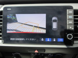 後方確認はオマカセのリアカメラ付です。雨天時や夜間のバック駐車時などで特に視界の安全確認に役立ちます。