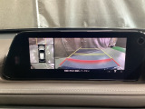 狭い場所での駐車やすれ違いなどでより的確な運転操作に役立つ360&deg;ビューモニターが装備されています。