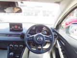 視界や操作まわりを確認しやすい運転席です。