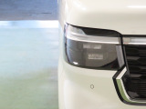 LEDヘッドライトは、点灯の瞬間から光量を発揮し、突然暗くなるトンネルなどでの安定感を高めます。