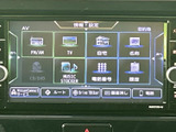 様々な機能が満載のオーディオ画面です。お好みの音楽やラジオを楽しみながら、快適なドライブをお過ごしいただけます。操作も直感的に行えます。