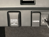 アクセサリーソケットはUSBのアダプターなどをつければ、スマホの充電にも使えます。横にはHDMI端子がついています。