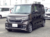 雨の日は中古車は選びにくいですよね。でも当店なら安心です。電話予約を頂ければ屋根下へ移動させて頂きます。雨でもじっくりご検討いただけます。