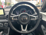 【純正革巻きステアリング】上質な革を使用することで、手にしっかり馴染みとても運転しやすいハンドルです♪