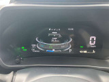 見やすいスピードメーターです。