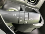 操作しやすいウインカーレバーで、スムーズな車線変更をサポート。直感的な操作で、安全な運転を支援します。日常の運転をより快適に。