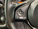 ステアリングにオーディオ操作スイッチが付いています。オーディオ画面に直接タッチしなくても操作が出来ますので、運転に集中できます。