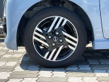 純正アルミホイール。タイヤサイズは155/65R14です。