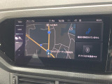 タッチスクリーンを採用。従来のナビゲーションシステムの域を超える、車両を総合的に管理するインフォテイメントシステムです。