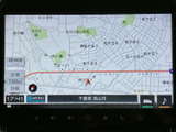 見やすい地図表示で、初めての道も安心。周辺情報も詳しく表示され、目的地までの最適なルートを案内します。旅の計画に役立ちますね。