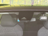 【トヨタセーフティセンス】走行中に前方の車両等を認識し、衝突しそうな時は警報とブレーキで衝突回避と被害軽減をアシスト。より安全にドライブをお楽しみいただけます。