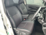 長時間の運転でも疲れにくいシートです。