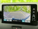 後方確認モニターは、駐車時の安全性を高め、狭い場所での取り回しをサポートします。