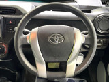 インテリアに合わせたデザインのステアリングは、運転される方のことも考え、運転しやすい形状、大きさです。是非一度、実際に触ってお確かめください。