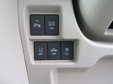 パーキングセンサー、横滑り防止装置、車線逸脱警報システムなどの安全装備などが充実しています。