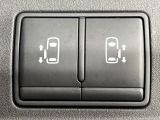 【両側パワースライドドア】スマートキーや運転席のスイッチで後席両側スライドドアの開閉が可能♪電動だから力を入れてドアを開ける必要が無く、小さなお子様でも簡単に開け閉めでき快適です♪