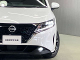 【ハイビームアシスト】先行車または対向車や周囲の明るさなどに応じ、自動的に上向きと下向きを切り替えてくれます★