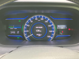 視認性の高いメーター類で、運転状況を的確に把握できます。必要な情報を一目で確認でき、安全運転をサポートします。シンプルで洗練されたデザインです。