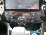 エアコンボタンです。オートエアコンなので操作も簡単です。