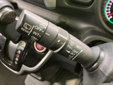雨天時でもクリアな視界を確保できるワイパーレバー。操作も簡単で、運転に集中できます。