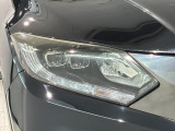 LEDヘッドライトは、点灯の瞬間から最大光量を発揮し、突然暗くなるトンネルなどでの安定感を高めます。